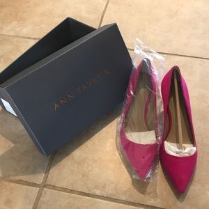 Ann Taylor Eryn Suede Kitten Pump Size 8M